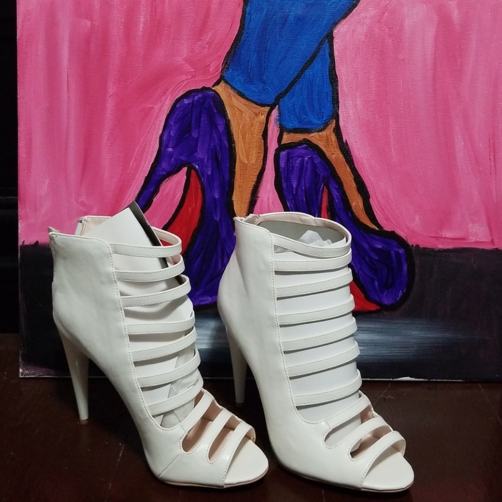 Booties fit more like a 7 1/2 8